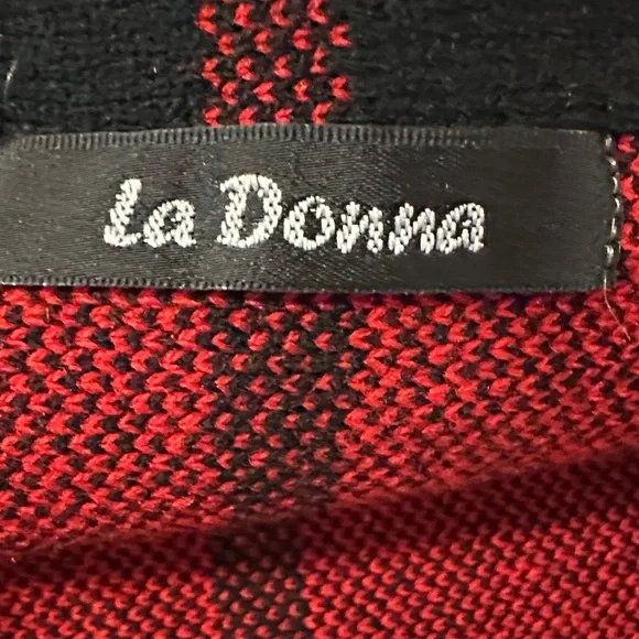 Red and Black Women's Blanket Jacket NWOT - Picture 5 of 9